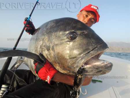 GT Monster Pesca dalla Barca Isole Oman.